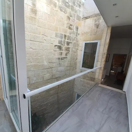 度假居 Maltese Charm *